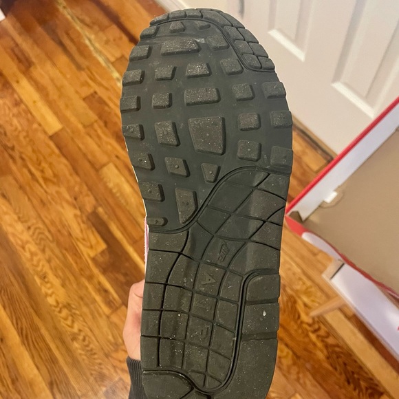 Nike - Picture 4 of 4